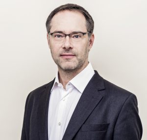 Dr. Erik Straub